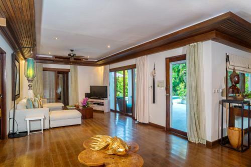 Beachfront Resort Villa Baan Lotus 4br