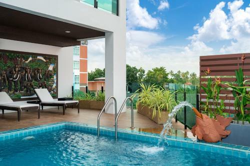 Hotel The Thames Pool Access Resort & Villa