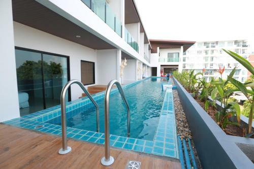 Hotel The Thames Pool Access Resort & Villa