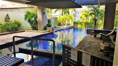 Lovely 2-bed Apartment In Pratumnak With Pool View