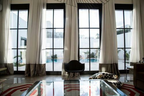 Les Verri�res De Gammarth: Villa Moderne +piscine