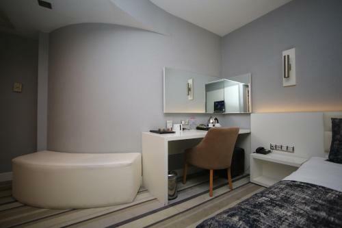 Grand Nora Hotel
