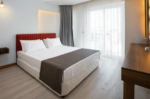 Theluna Suite Hotel