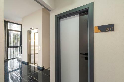 Melanj Airport Hotel
