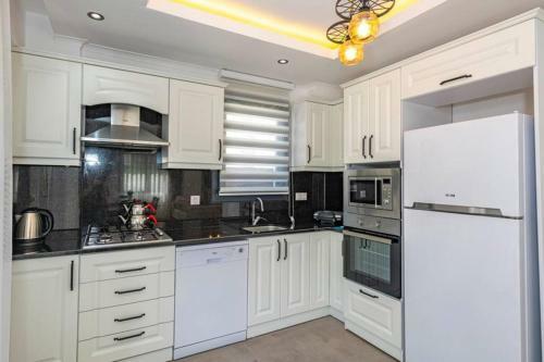Villa Violet-4 Bedroom Holiday Villa-�l�deniz