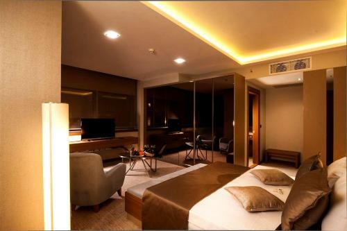 Majura Hotel Business