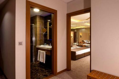 Majura Hotel Business