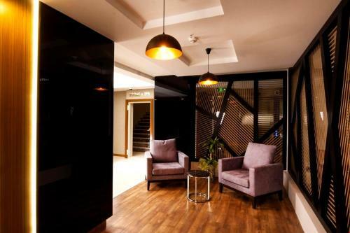Majura Hotel Business