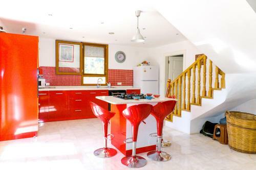 Kinali Villa Sleeps 6 Pool Air Con Wifi