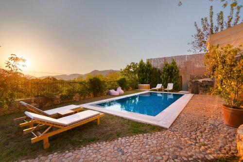 Keciler Villa Sleeps 6 With Pool Air Con And Wifi