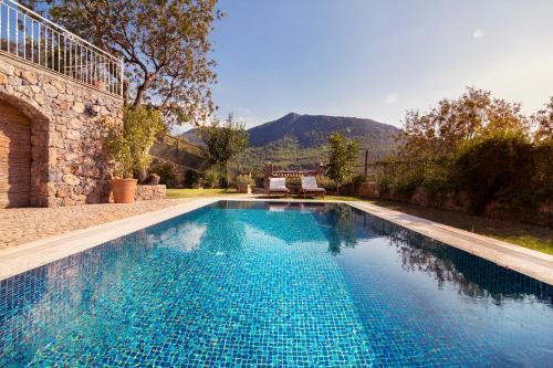 Keciler Villa Sleeps 6 With Pool Air Con And Wifi
