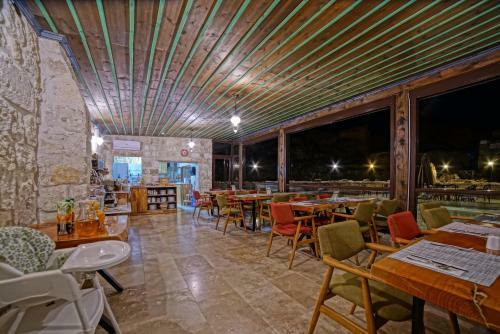 Hotel Taru Cave Suites