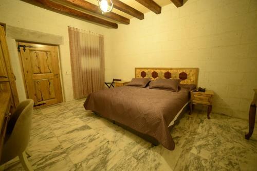 Crassus Cave Hotel