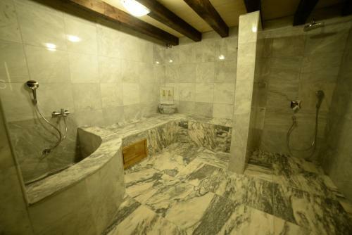 Crassus Cave Hotel