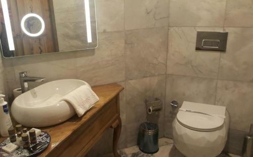 Crassus Cave Hotel