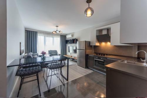 Hotel Green Hills Suites
