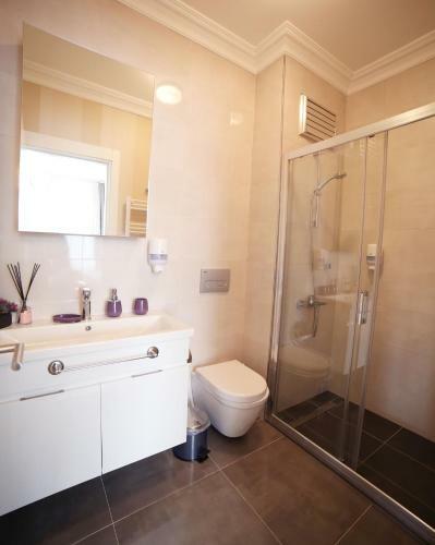Hotel Green Hills Suites