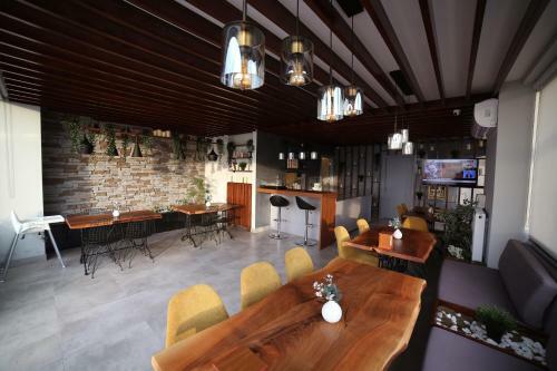 Hotel Green Hills Suites