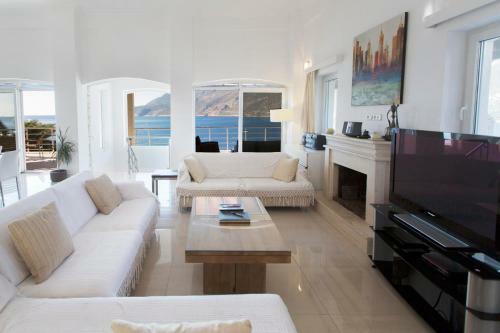Yenikoy Villa Sleeps 10 Pool Air Con Wifi