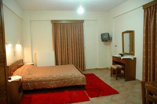 Hostal Aroanios Hotel