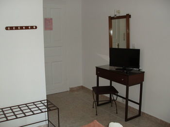 Hostal Helena's Apartments