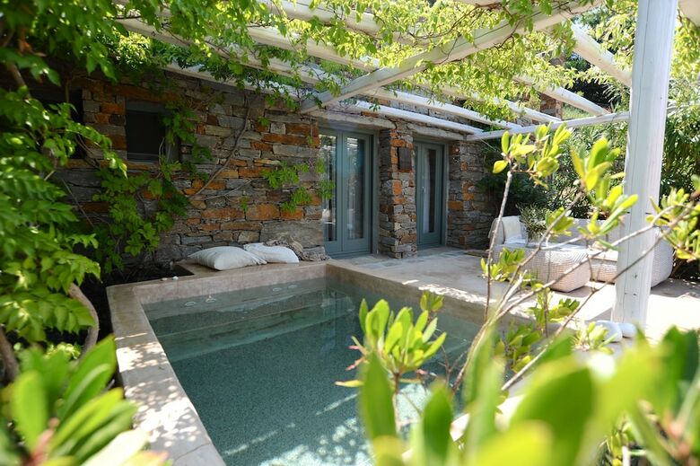 Hotel Aigis Suites