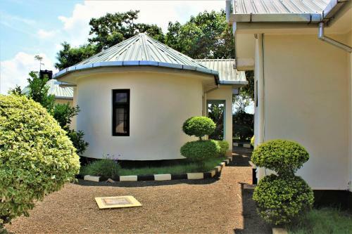 Hostal Room In Bb - Amazing Accommodation In Arusha Furaha Lodge