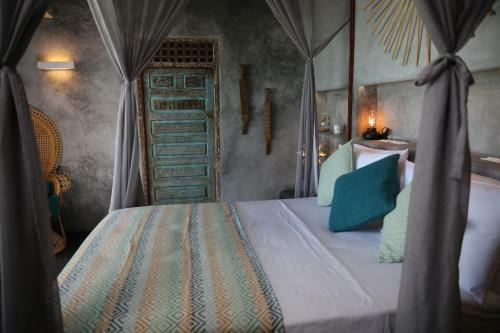 Hotel Joya' Beach Suites & Villa