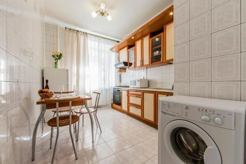 2-room Apartment Near Khreshchatyk And Golden Gate