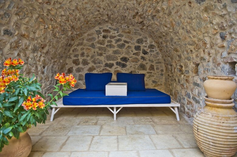 Hotel Pirgos Mavromichali