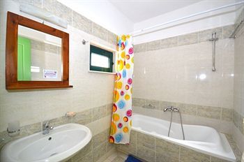 Aparthotel Aloni Suites
