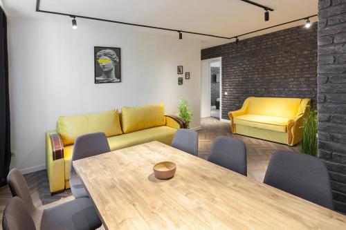 Apartment On Svobody Avenue 6/8