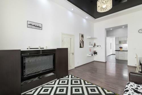 Bv Apartments Black&white