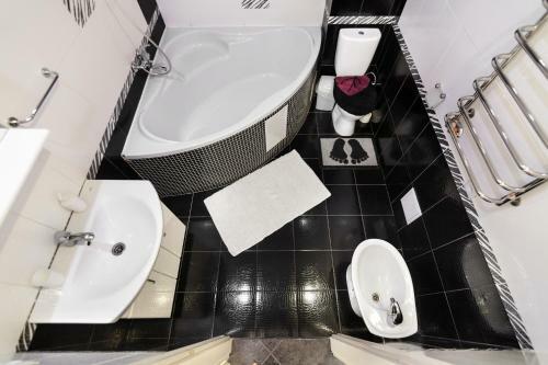 Bv Apartments Black&white