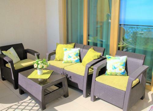 Apartment In Arcadia Palace With Sea View!