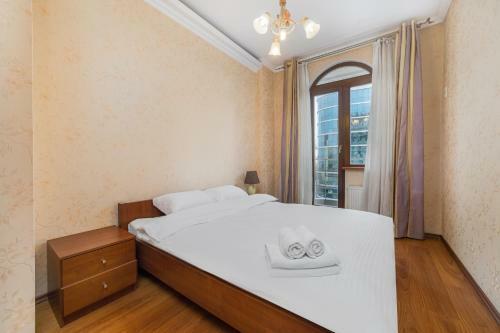 Two-bedroom Apartment With Balcony And Kitchen