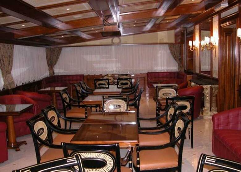 Hotel Champagne Palace