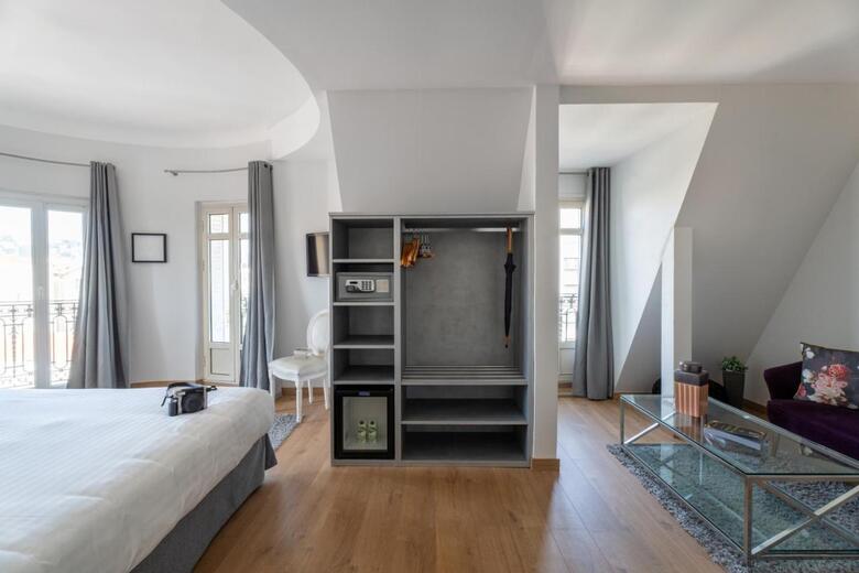 Nouvel Hotel Kinzy