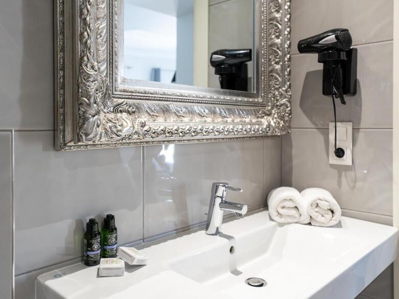 Nouvel Hotel Kinzy