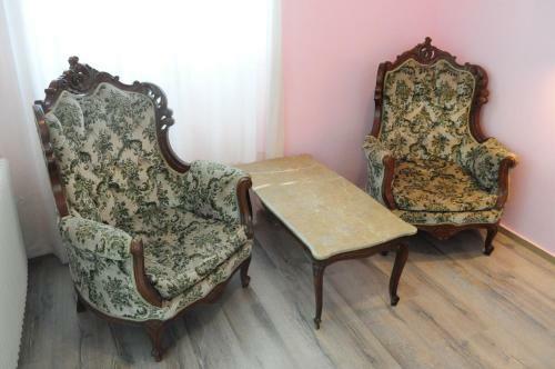 Hostal Mystras Castle Town