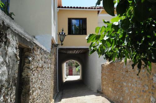 Hostal Mystras Castle Town