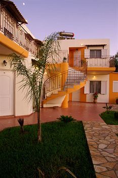 Kris Apartments
