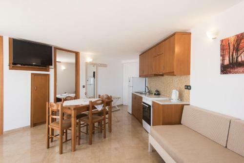 Aparthotel Mythos Beach Hotel Apartments