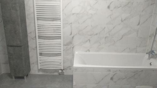 Apartamento Uzhorod 3 Room Lovely House