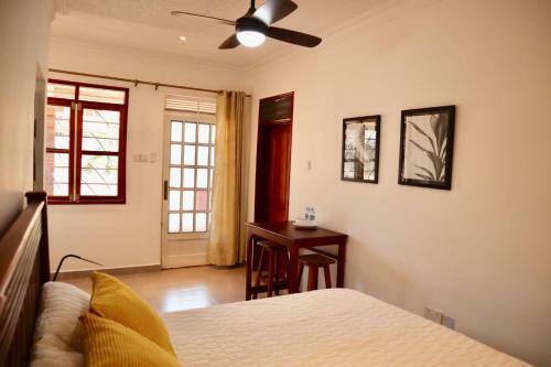 Hostal Kasana Sunshine Holiday Home