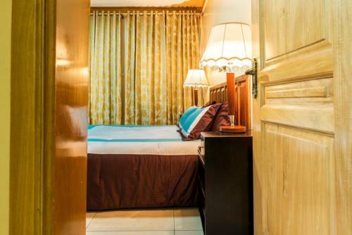 Spacious Apartment For 46 People In Kampala