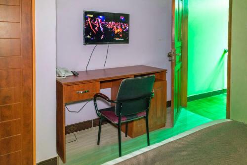 Strikers Hotel