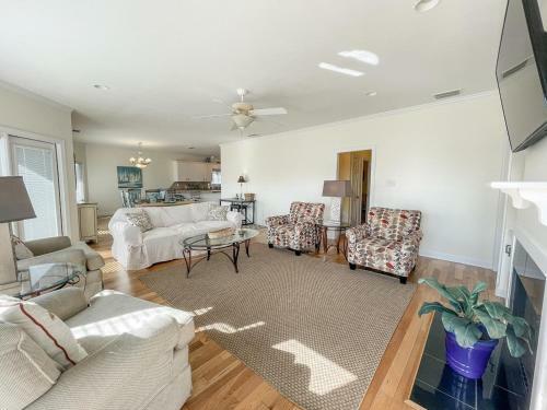025 The Sanderling Home