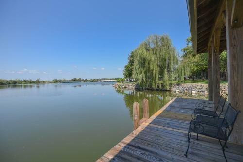 Large Home On Private Peninsula With Hot Tub + Sauna! Home