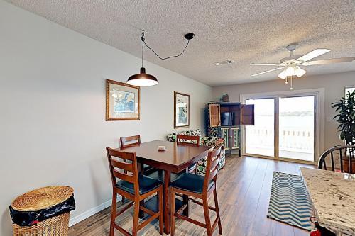 Apartamento New Listing! Blue Heron: 2 Lagoon-front Units Duplex